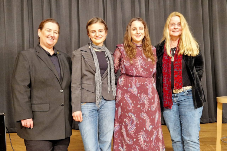Rösrath Iran-Vortrag – Susan Zare März 2024 Rösrath Iran-Vortrag - Susan Zare März 2024